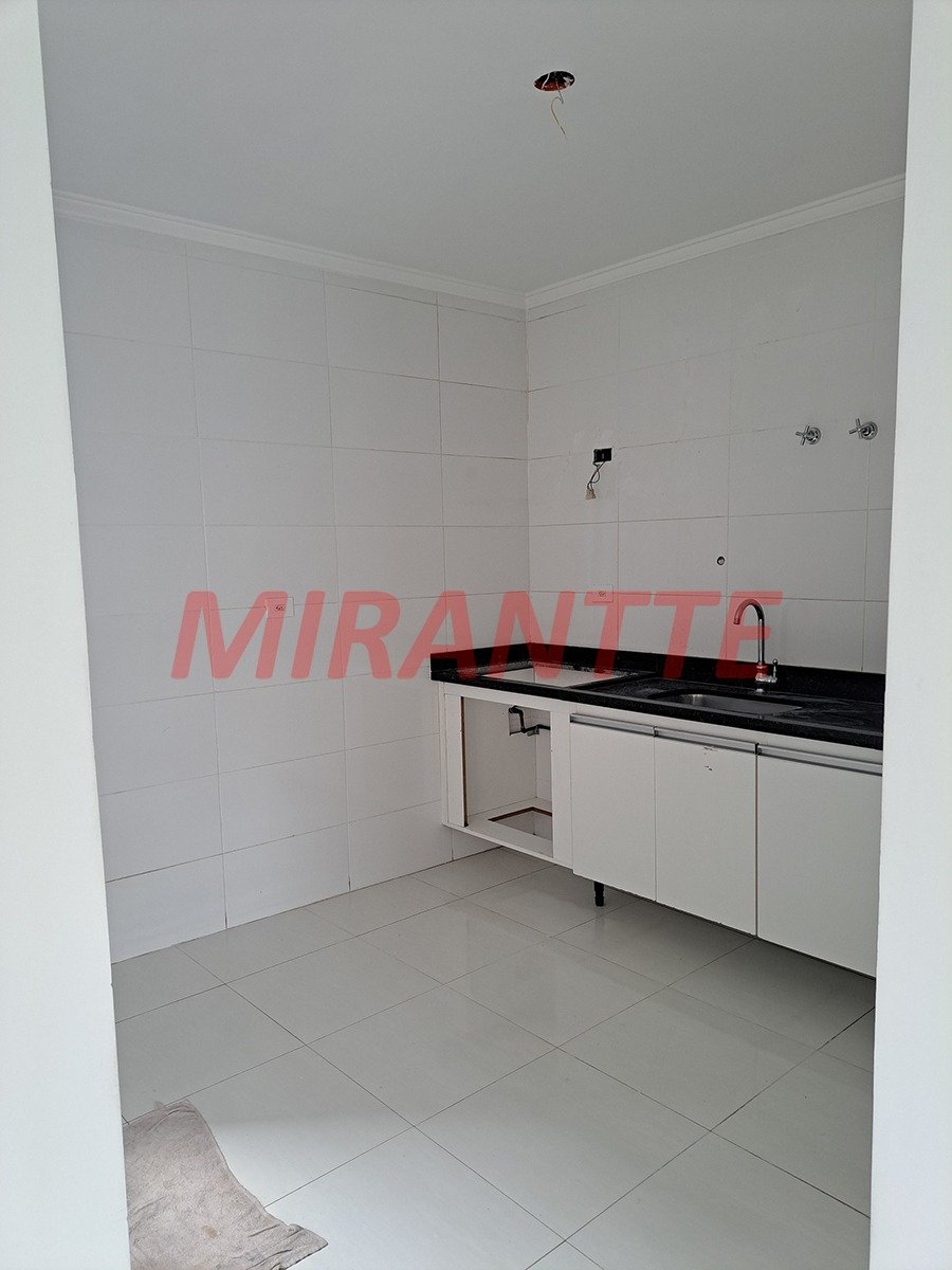 Cond. fechado de 61m² com 2 quartos em Santa Teresinha