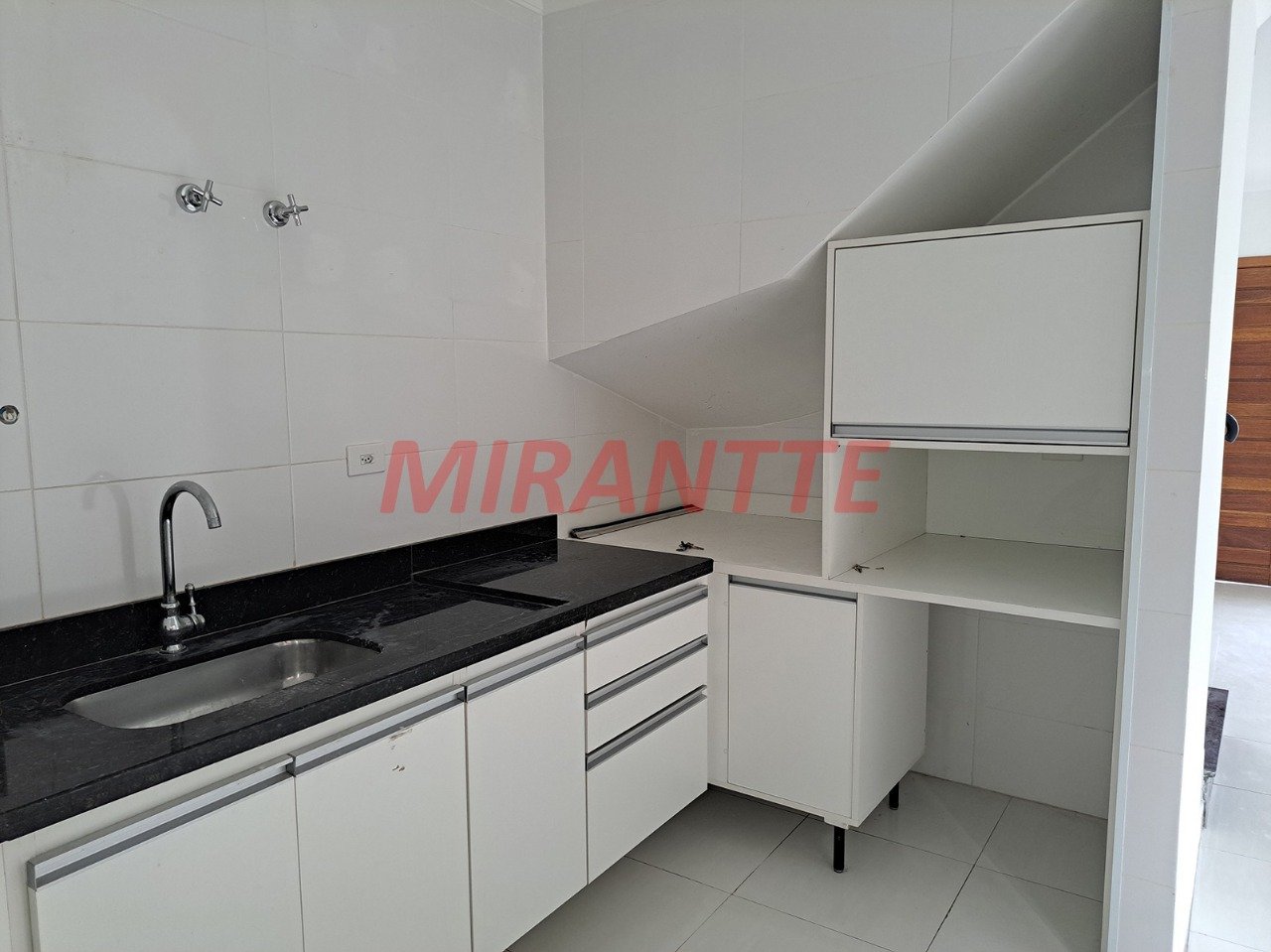 Cond. fechado de 61m² com 2 quartos em Santa Teresinha
