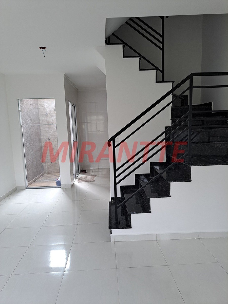 Cond. fechado de 61m² com 2 quartos em Santa Teresinha