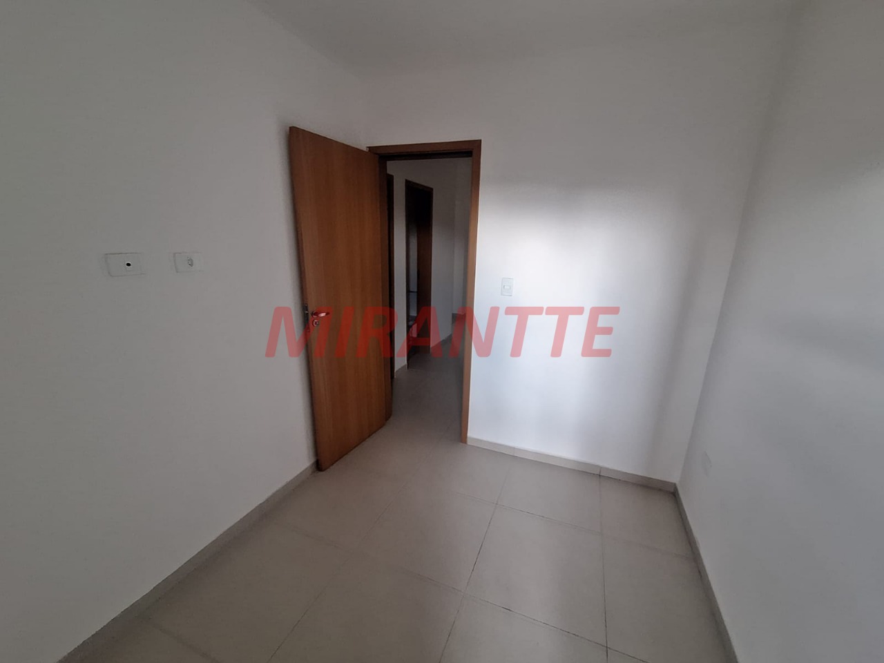 Apartamento de 44m² com 2 quartos em Água Fria