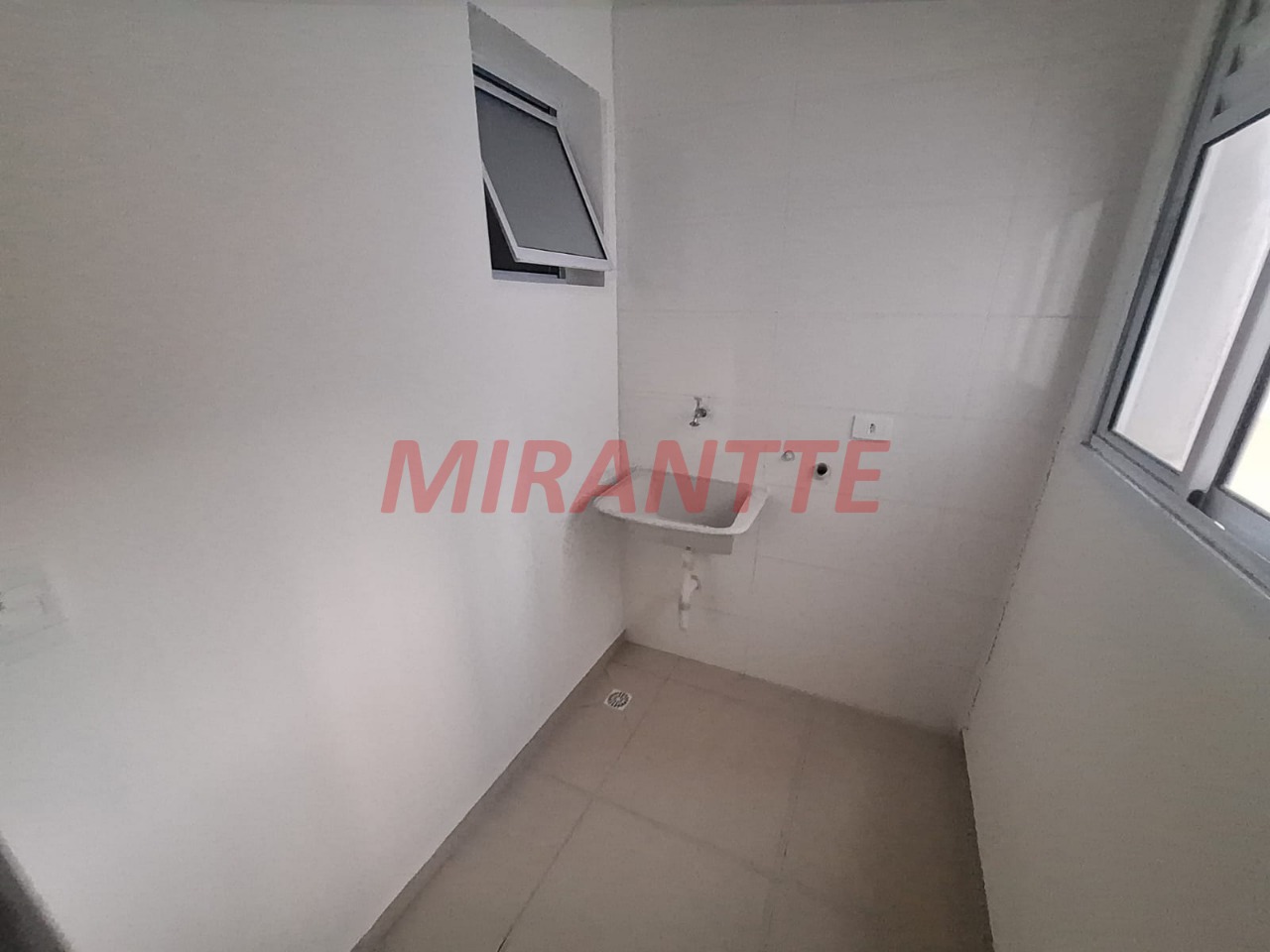 Apartamento de 44m² com 2 quartos em Água Fria