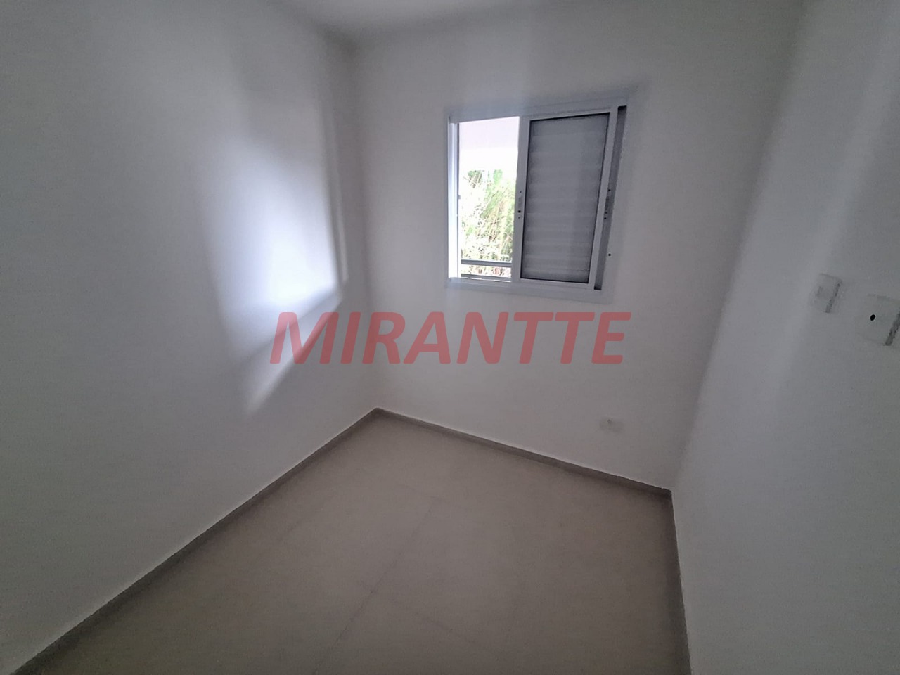 Apartamento de 37m² com 2 quartos em Água Fria