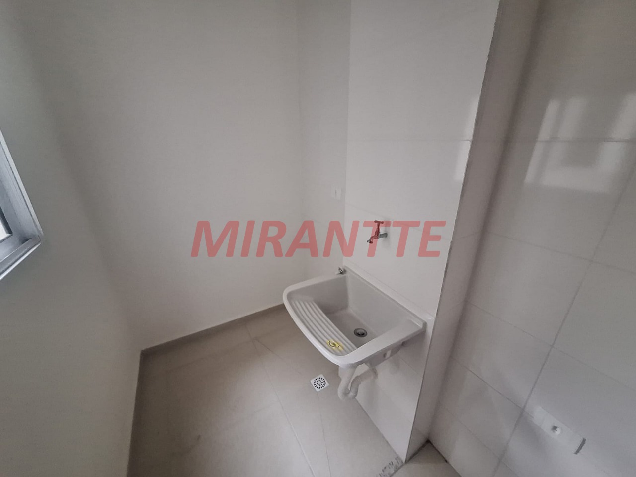 Apartamento de 37m² com 2 quartos em Água Fria
