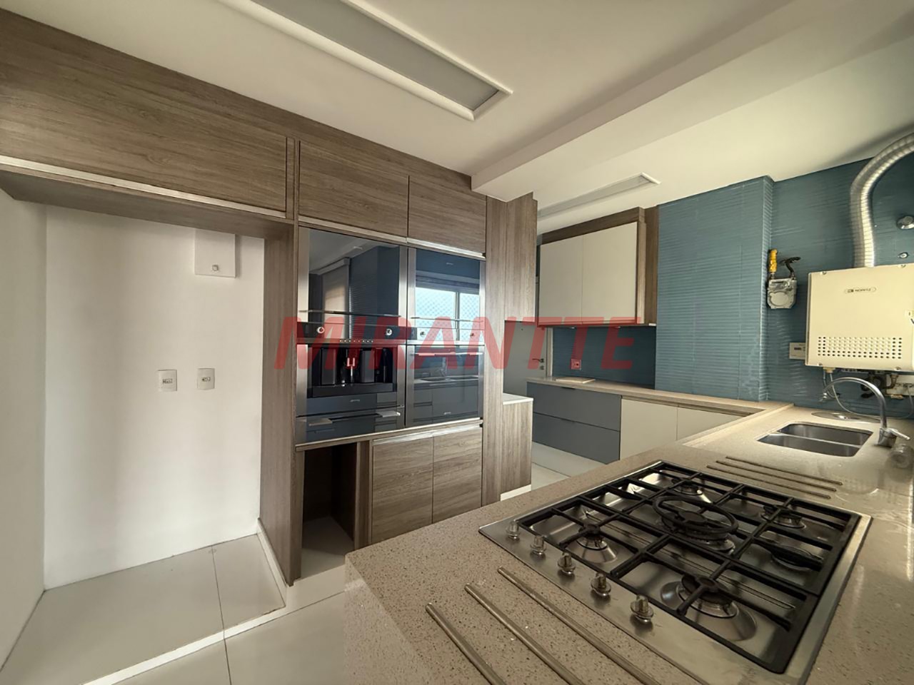 Cobertura de 265m² com 3 quartos em Santa Teresinha
