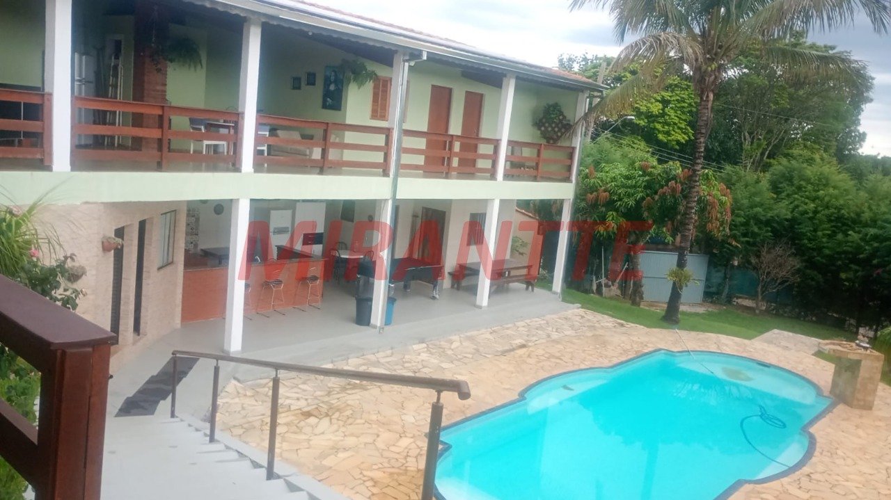 ChÁcara de 260m² com 6 quartos em Guararema