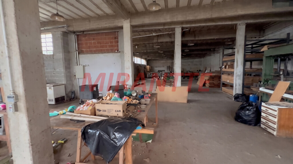 Comercial de 2500m² em Vila Aurora