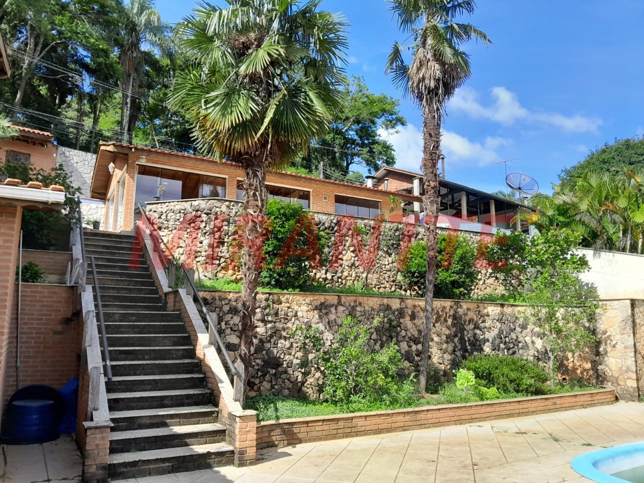 Cond. fechado de 320m² com 2 quartos em PARQUE PETROPOLIS