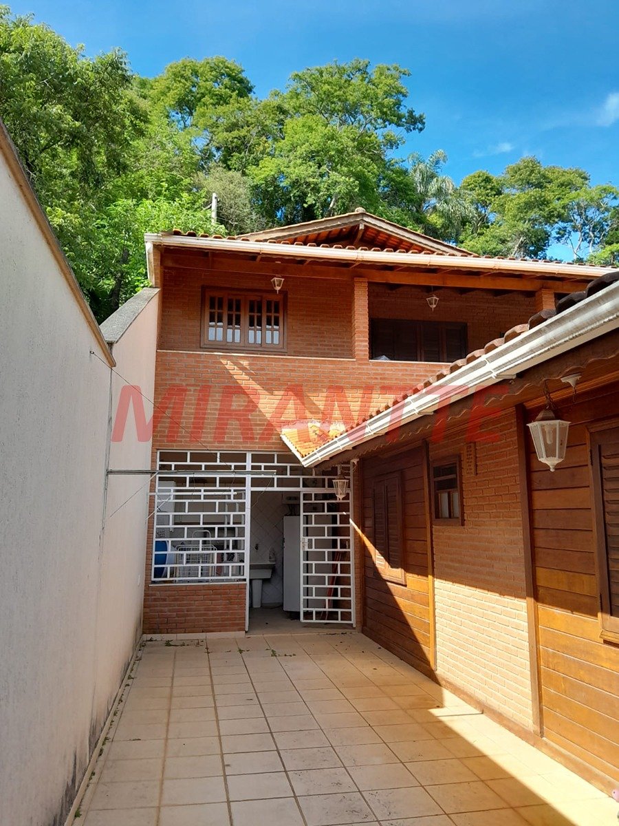 Cond. fechado de 320m² com 2 quartos em PARQUE PETROPOLIS