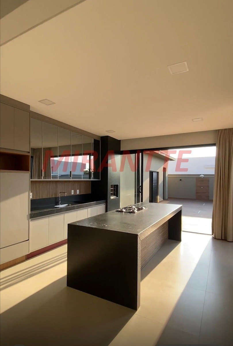 Cond. fechado de 226.2m² com 3 quartos em Jardim Phillipson Park