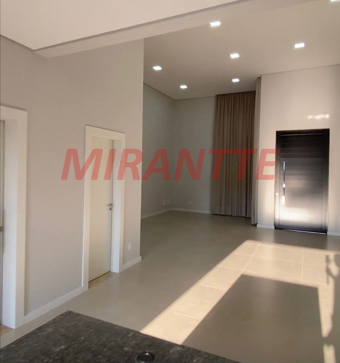 Cond. fechado de 226.2m² com 3 quartos em Jardim Phillipson Park