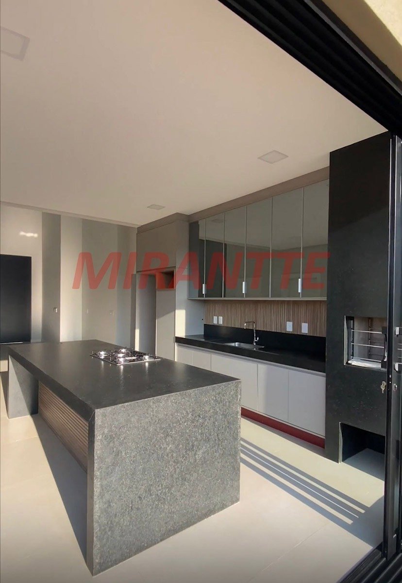 Cond. fechado de 226.2m² com 3 quartos em Jardim Phillipson Park