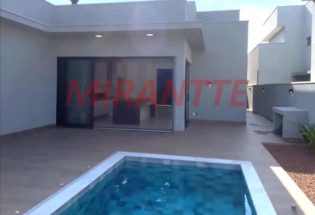 Cond. fechado de 226m² com 3 quartos em Jardim Phillipe Park