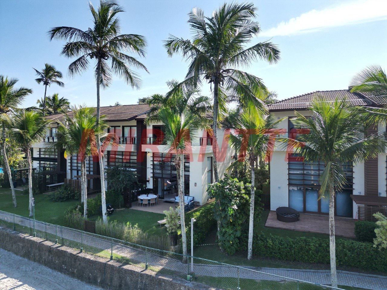 Cond. fechado de 220m² com 4 quartos em Balneário Praia do Pernambuco
