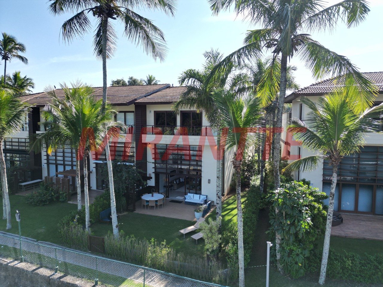 Cond. fechado de 220m² com 4 quartos em Balneário Praia do Pernambuco