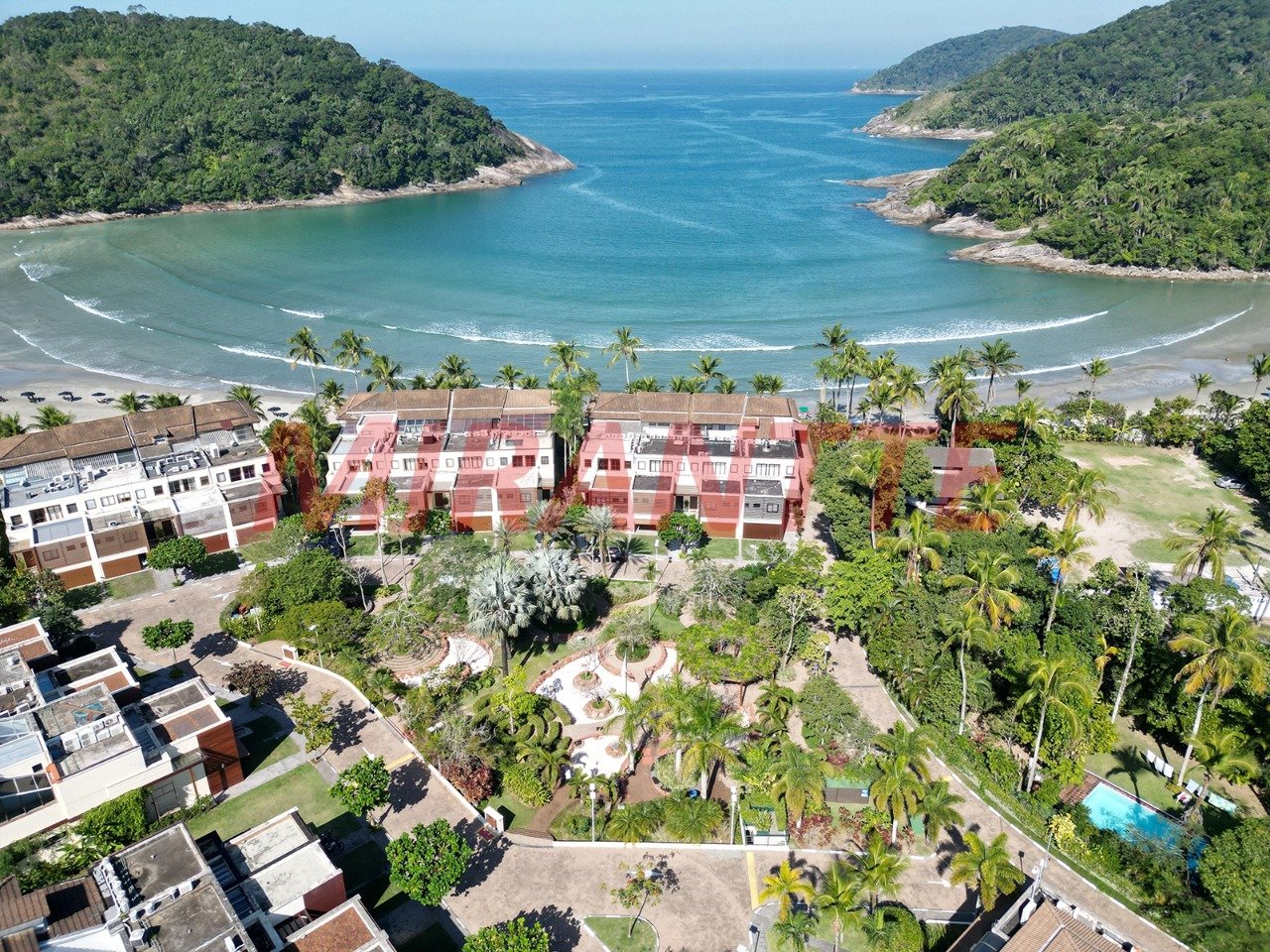 Cond. fechado de 220m² com 4 quartos em Balneário Praia do Pernambuco