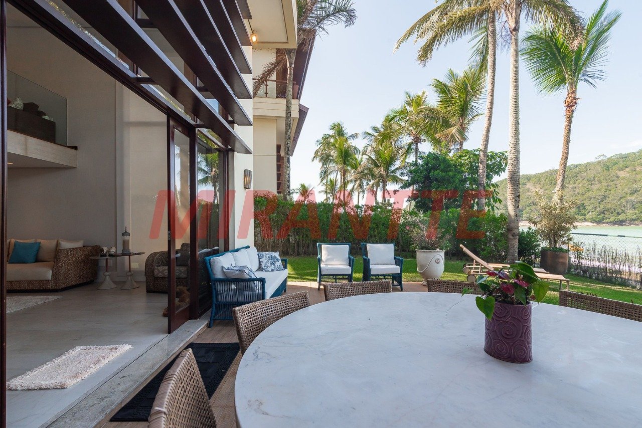 Cond. fechado de 220m² com 4 quartos em Balneário Praia do Pernambuco