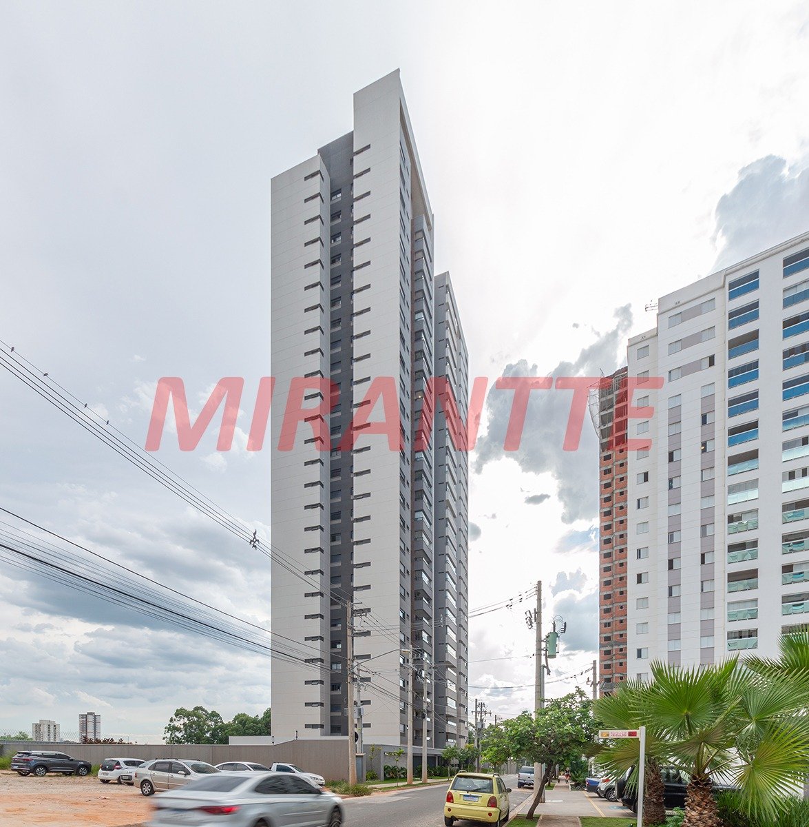 Apartamento de 131m² com 2 quartos em Parque Campolim
