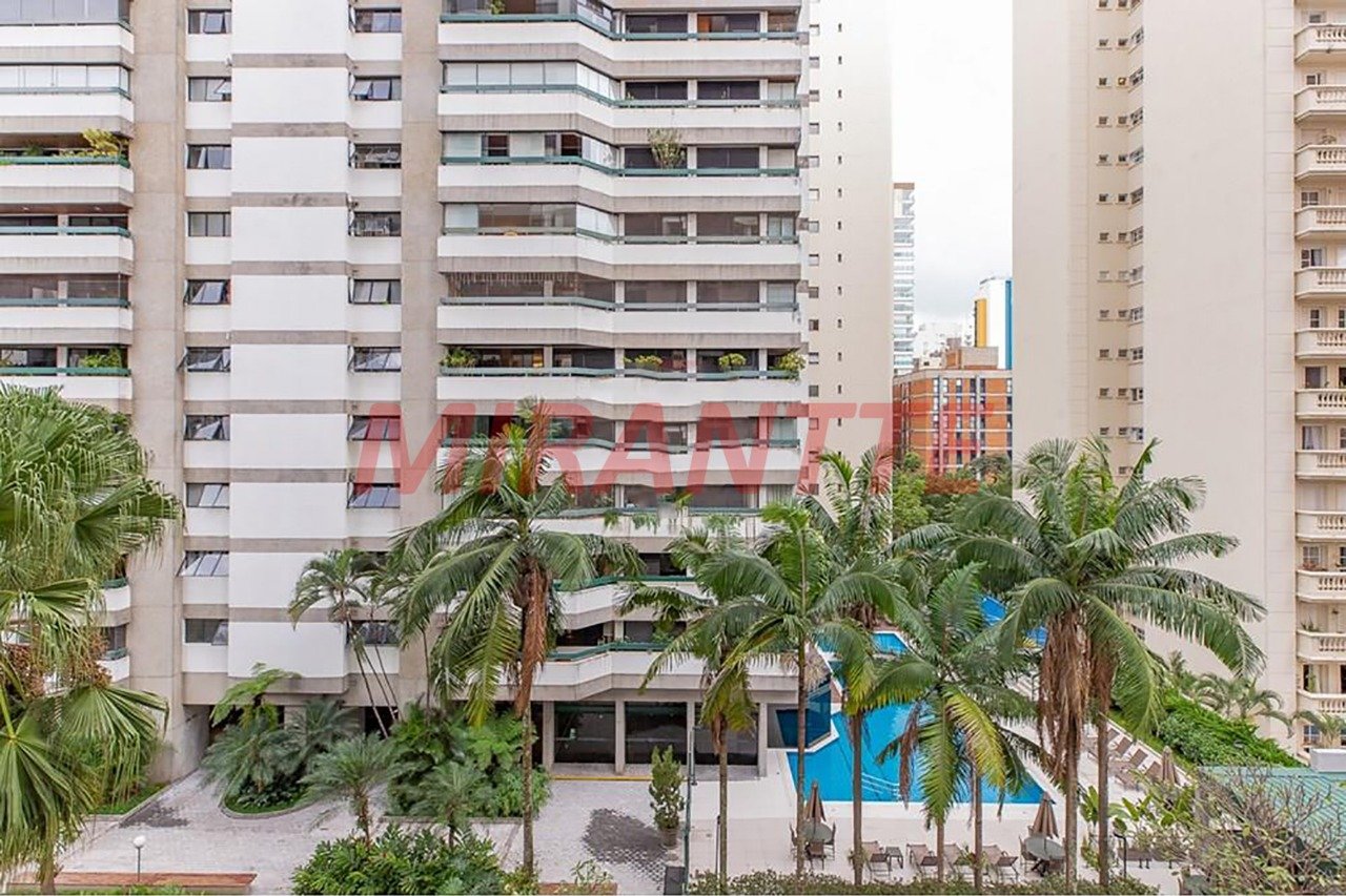 Apartamento de 146m² com 4 quartos em Moema