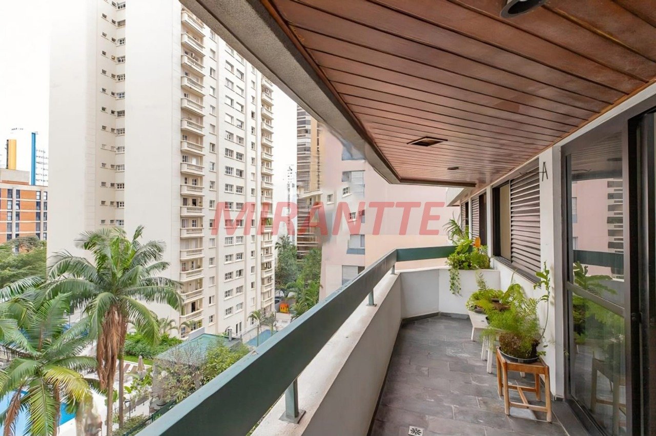 Apartamento de 146m² com 4 quartos em Moema