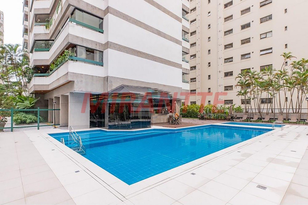 Apartamento de 146m² com 4 quartos em Moema