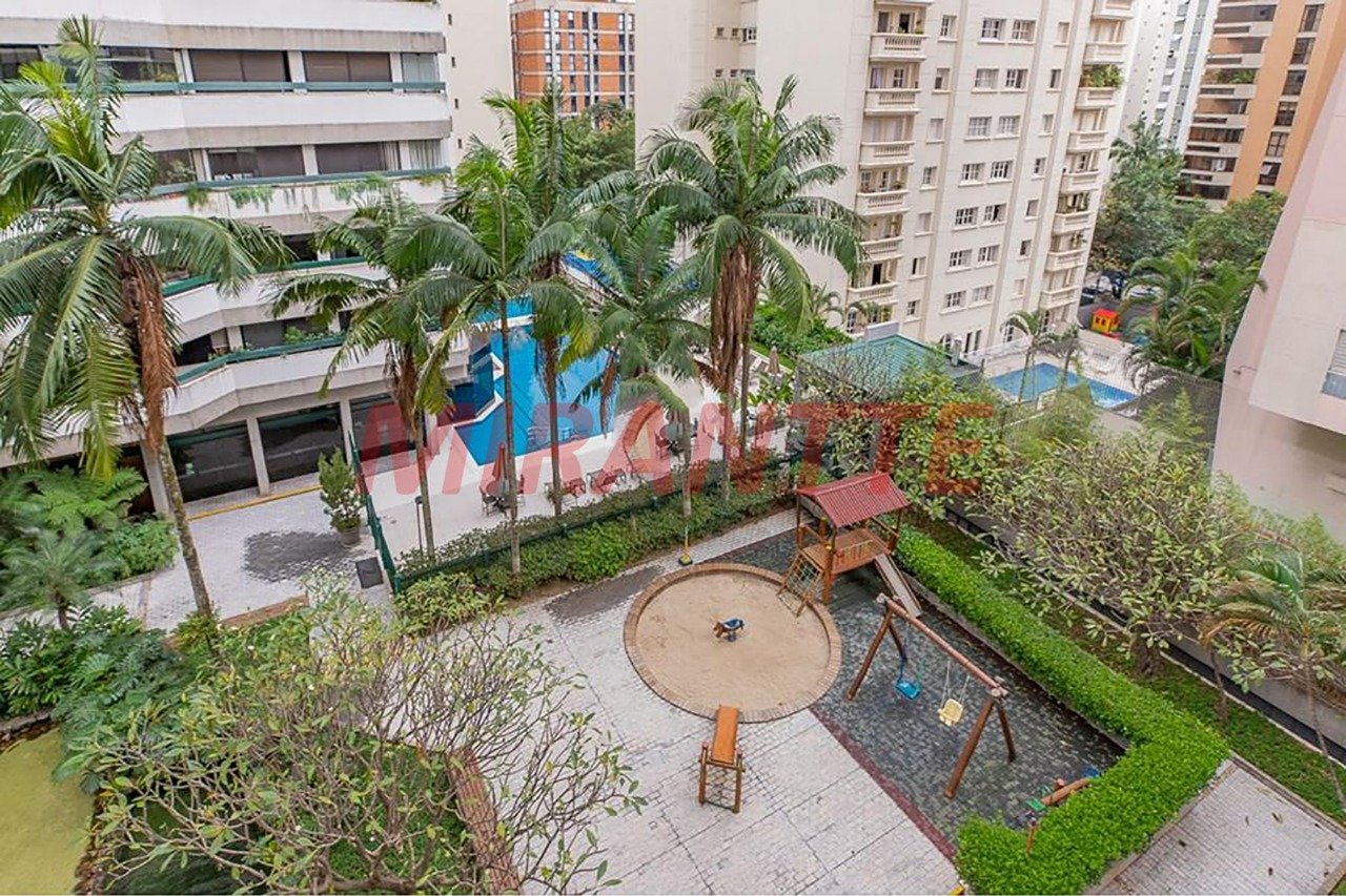 Apartamento de 146m² com 4 quartos em Moema