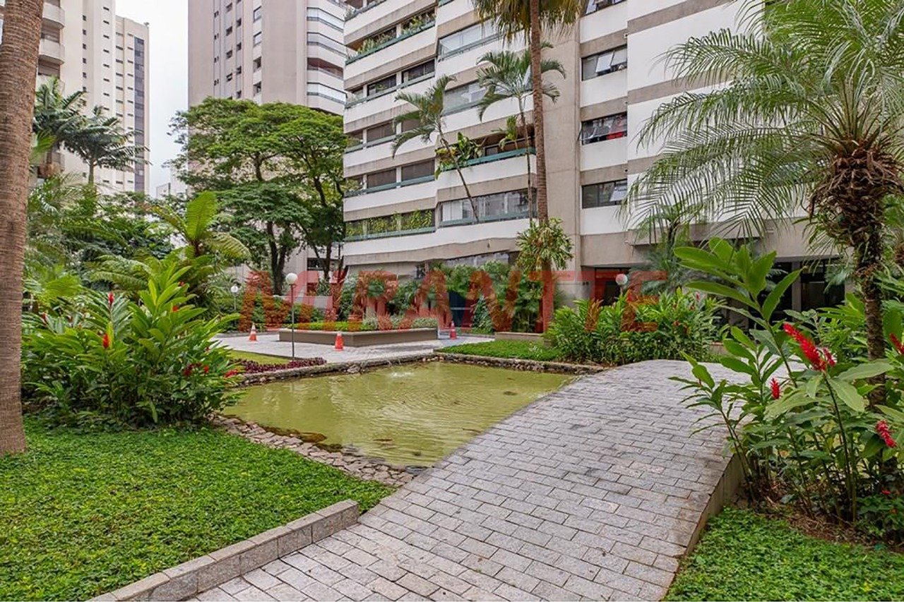 Apartamento de 146m² com 4 quartos em Moema