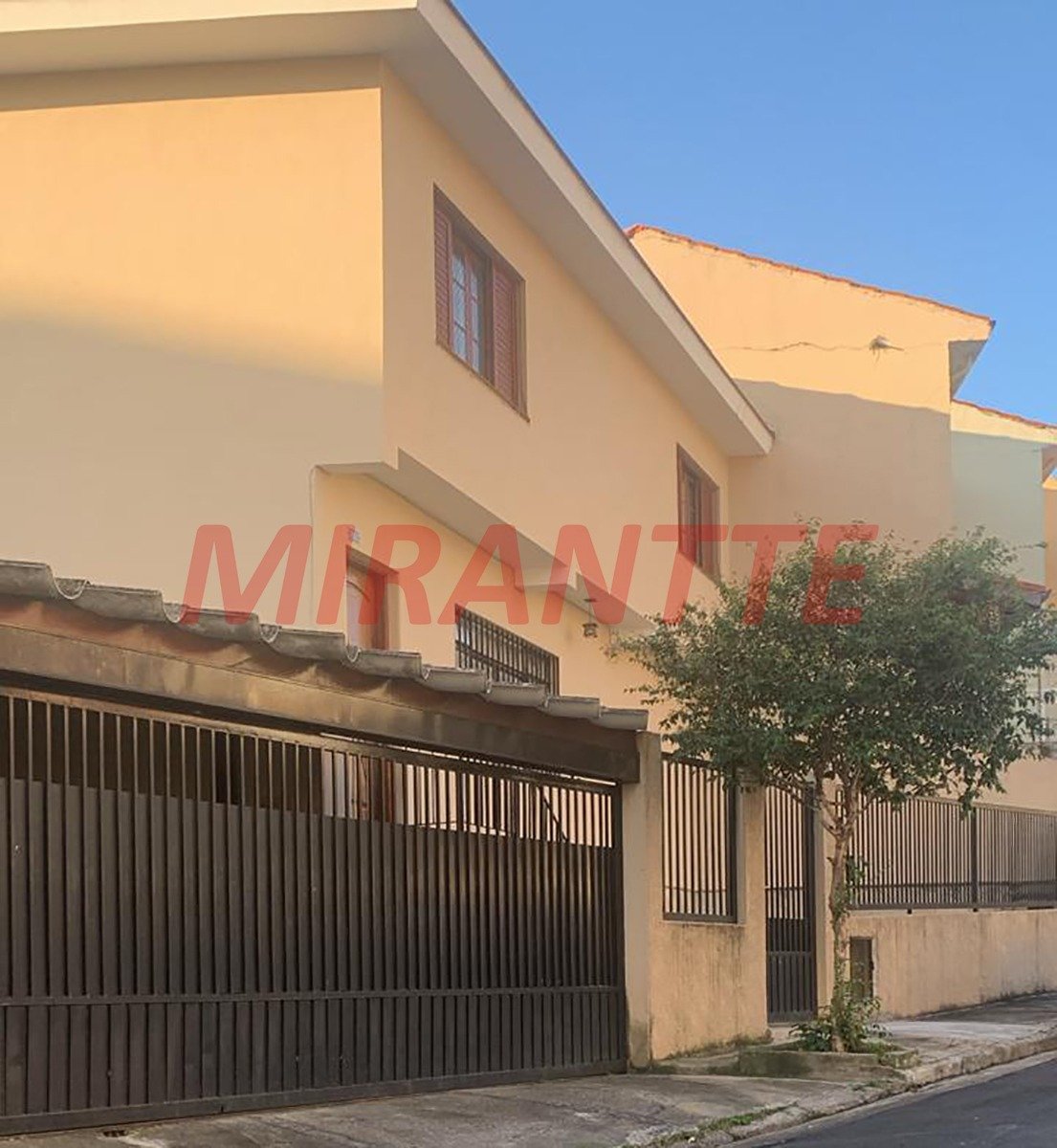 Sobrado de 110m² com 3 quartos em Água Fria
