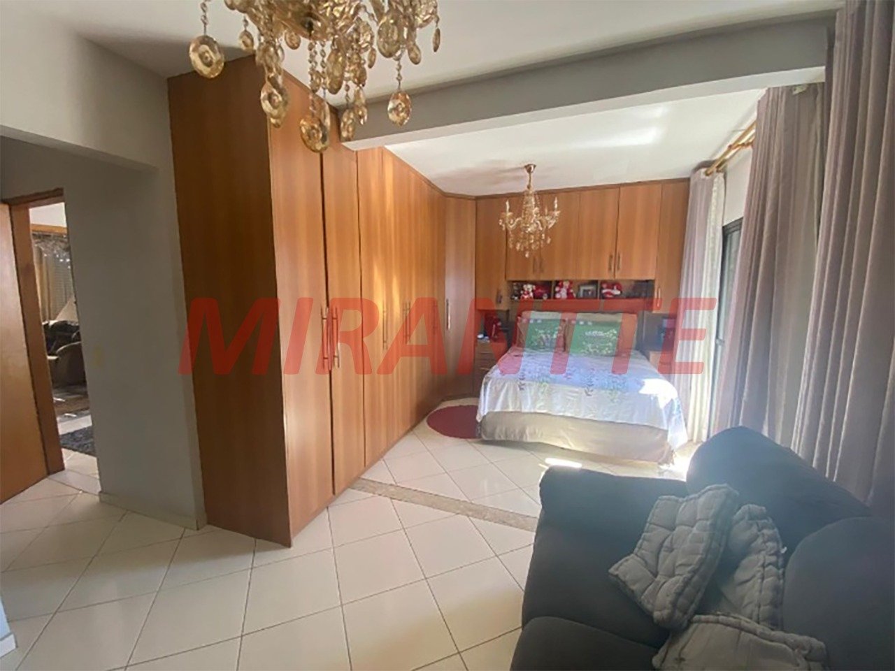 Sobrado de 261m² com 5 quartos em Sítio Do Morro