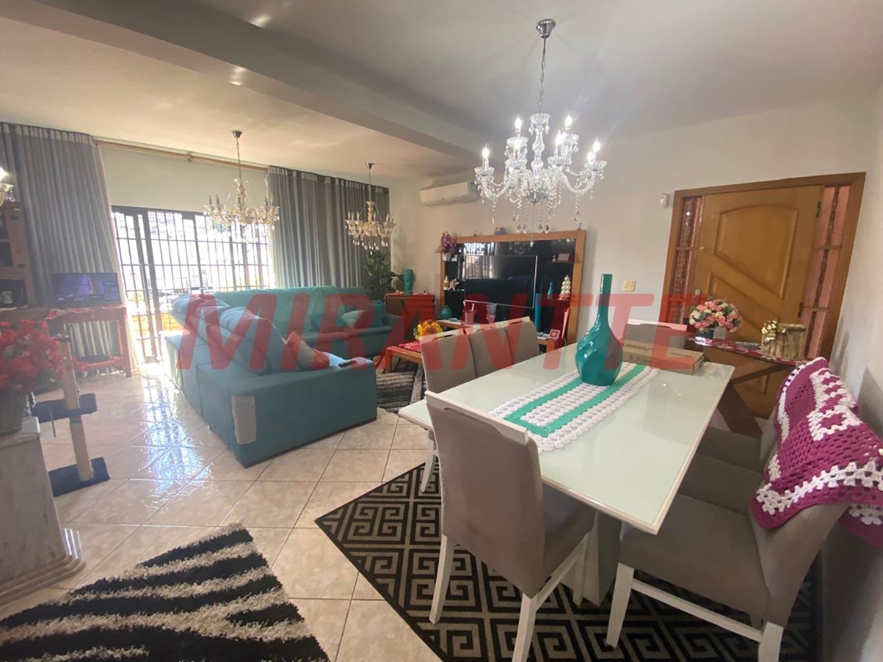 Sobrado de 261m² com 5 quartos em Sítio Do Morro