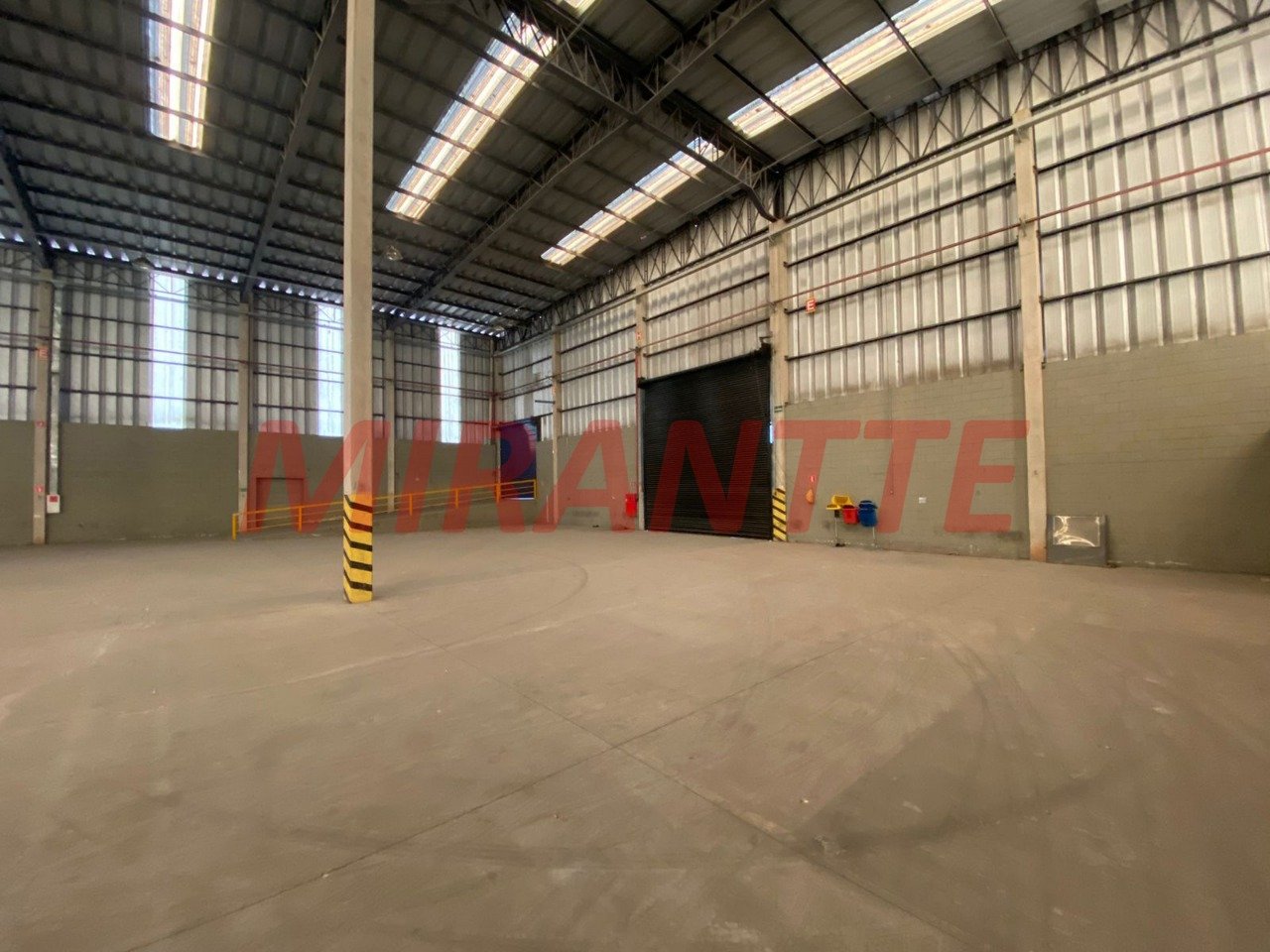 Galpao de 5600m² em Taboão