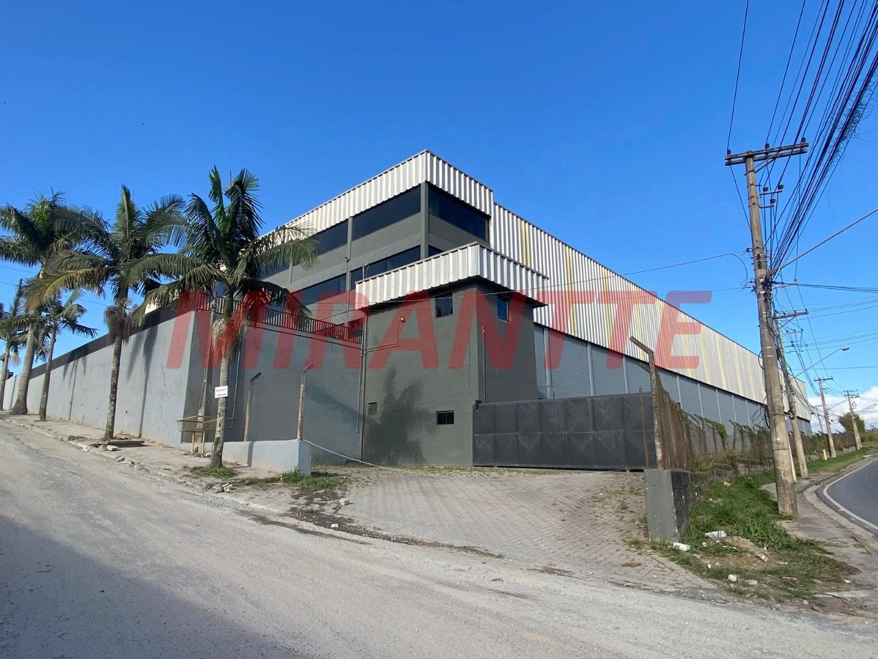 Galpao de 5600m² em Taboão