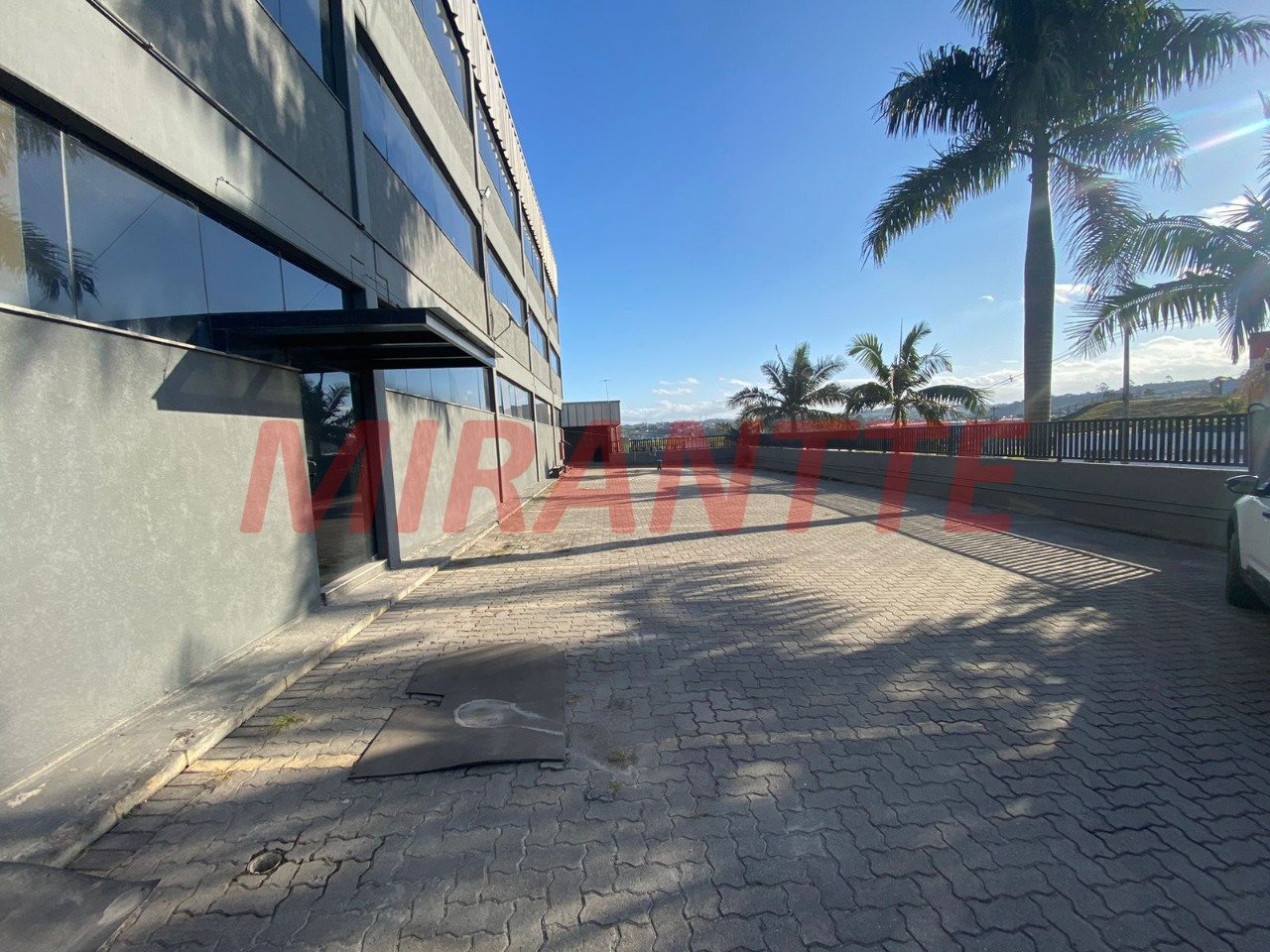 Galpao de 5600m² em Taboão