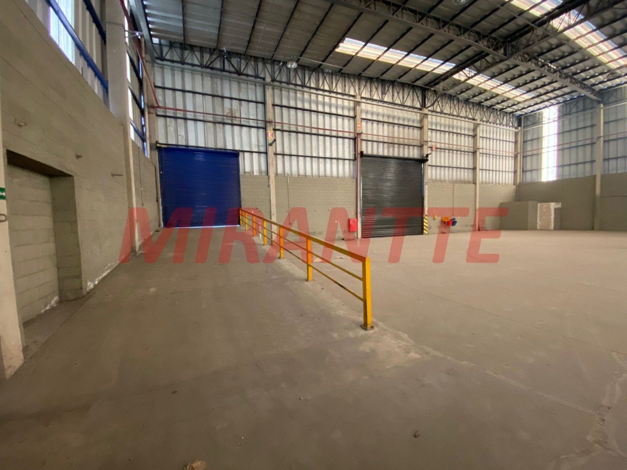 Galpao de 5600m² em Taboão
