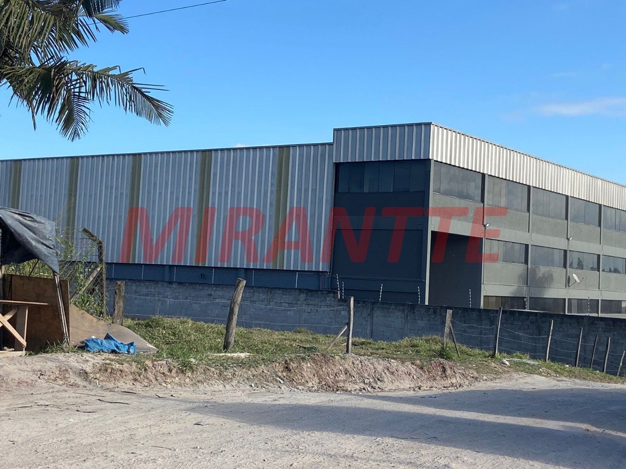 Galpao de 5600m² em Taboão
