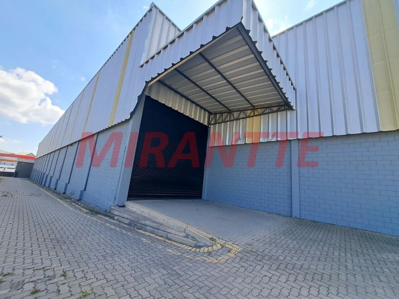 Galpao de 5600m² em Taboão
