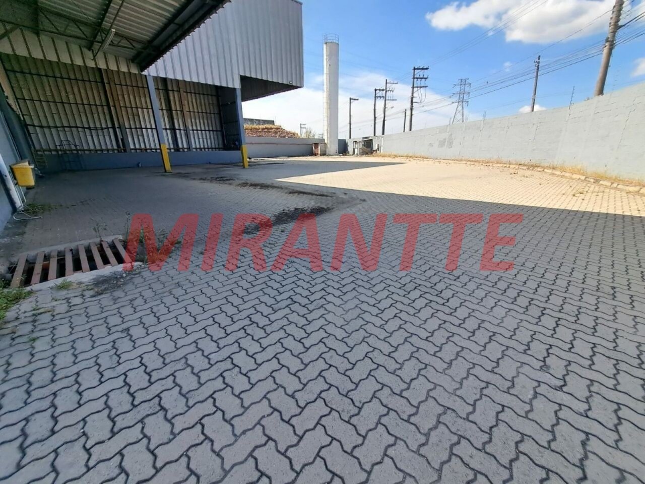 Galpao de 5600m² em Taboão