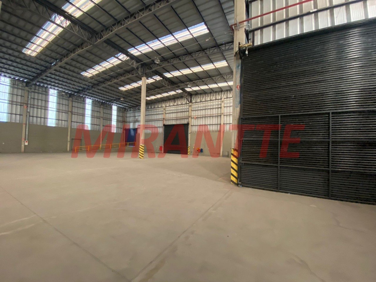 Galpao de 5600m² em Taboão