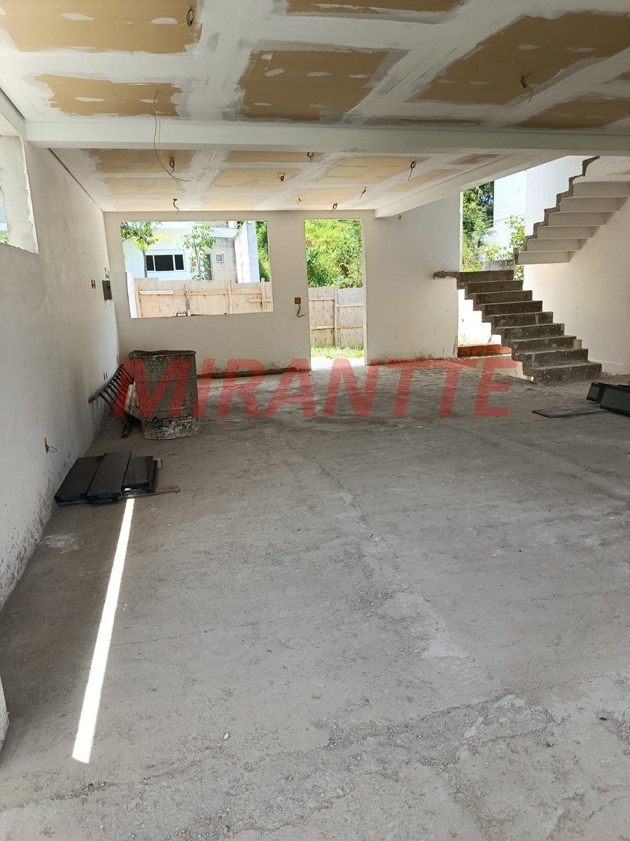 Cond. fechado de 353m² com 3 quartos em Vila Francos