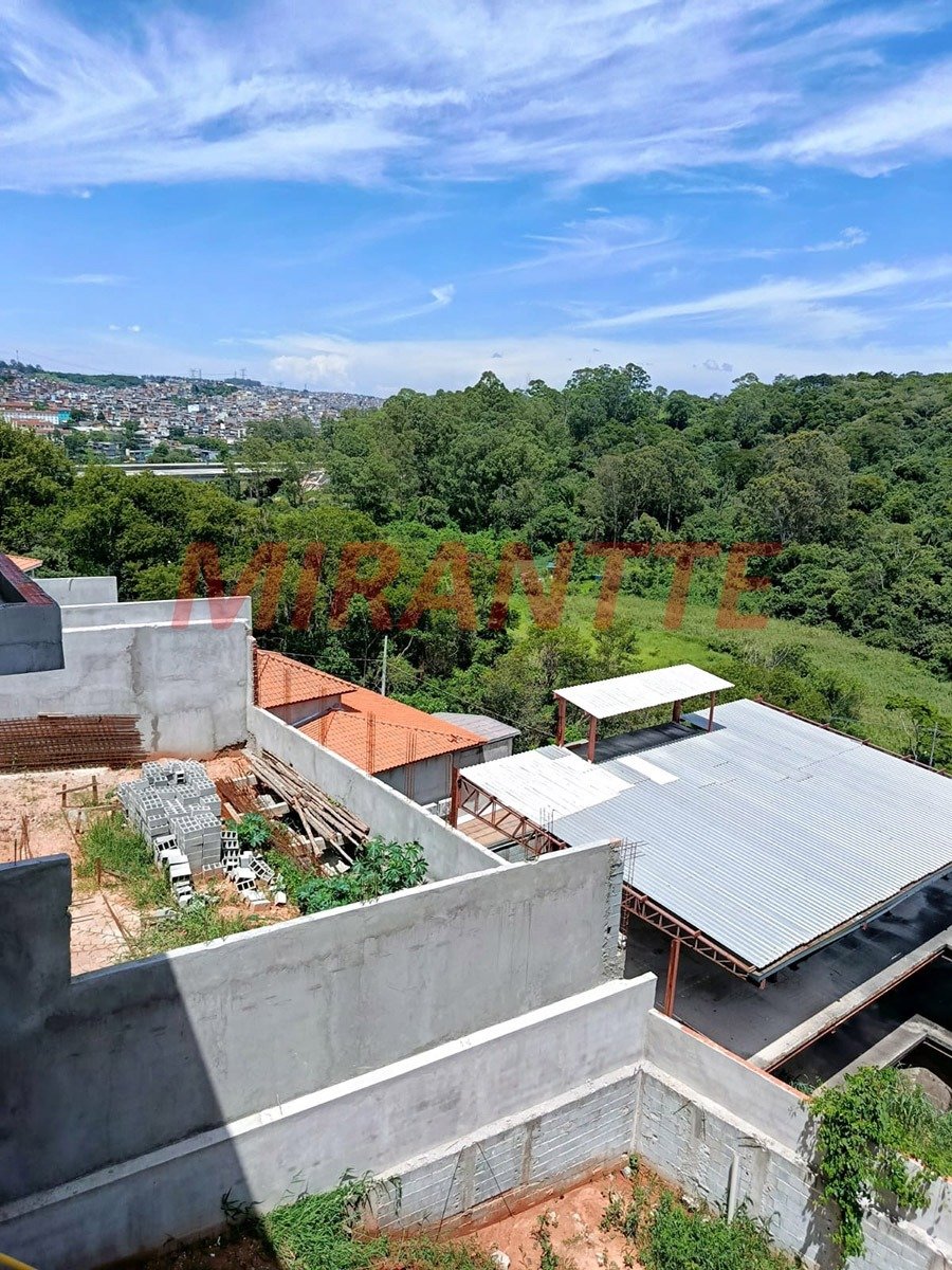Cond. fechado de 353m² com 3 quartos em Vila Francos