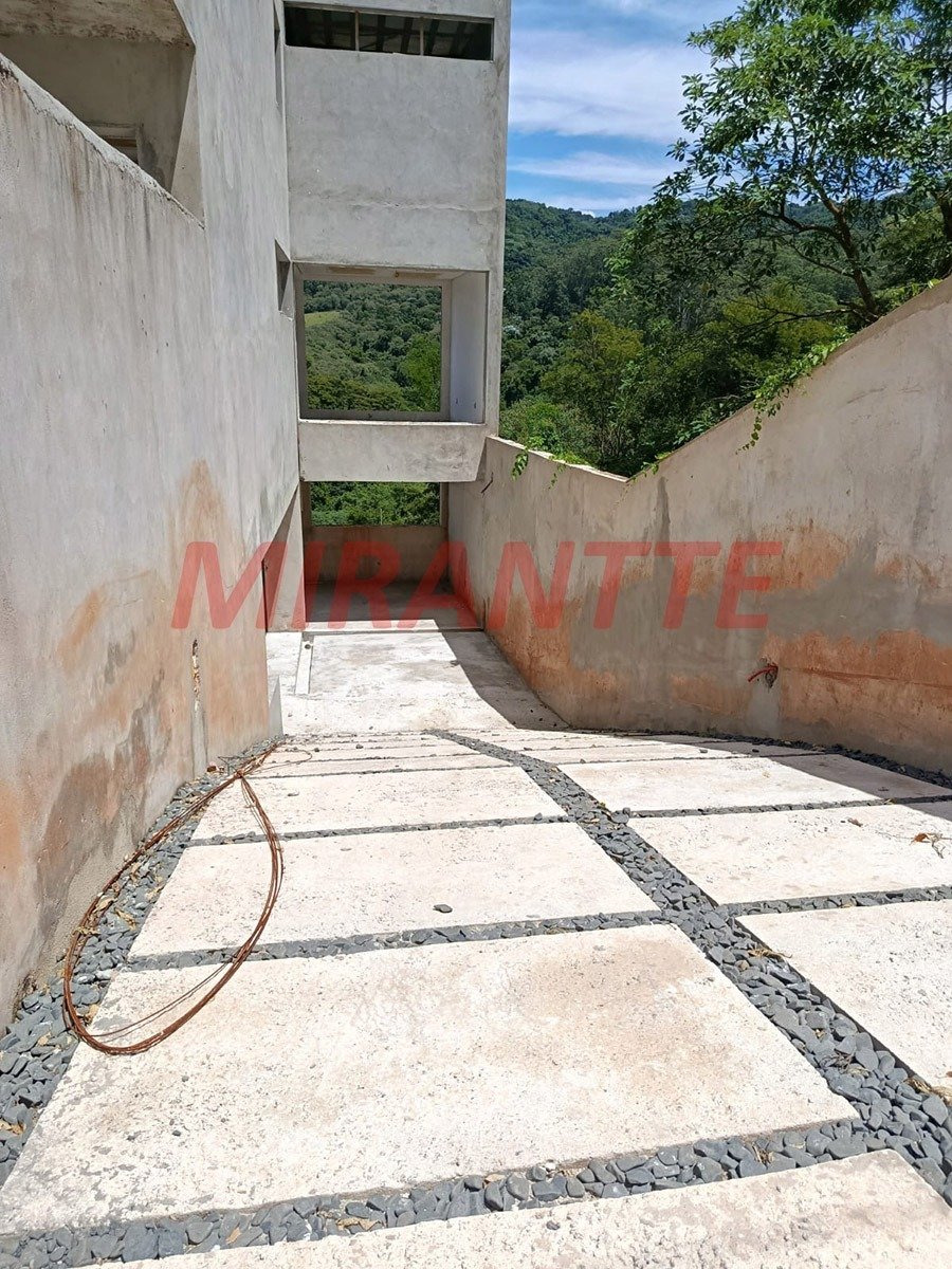 Cond. fechado de 353m² com 3 quartos em Vila Francos