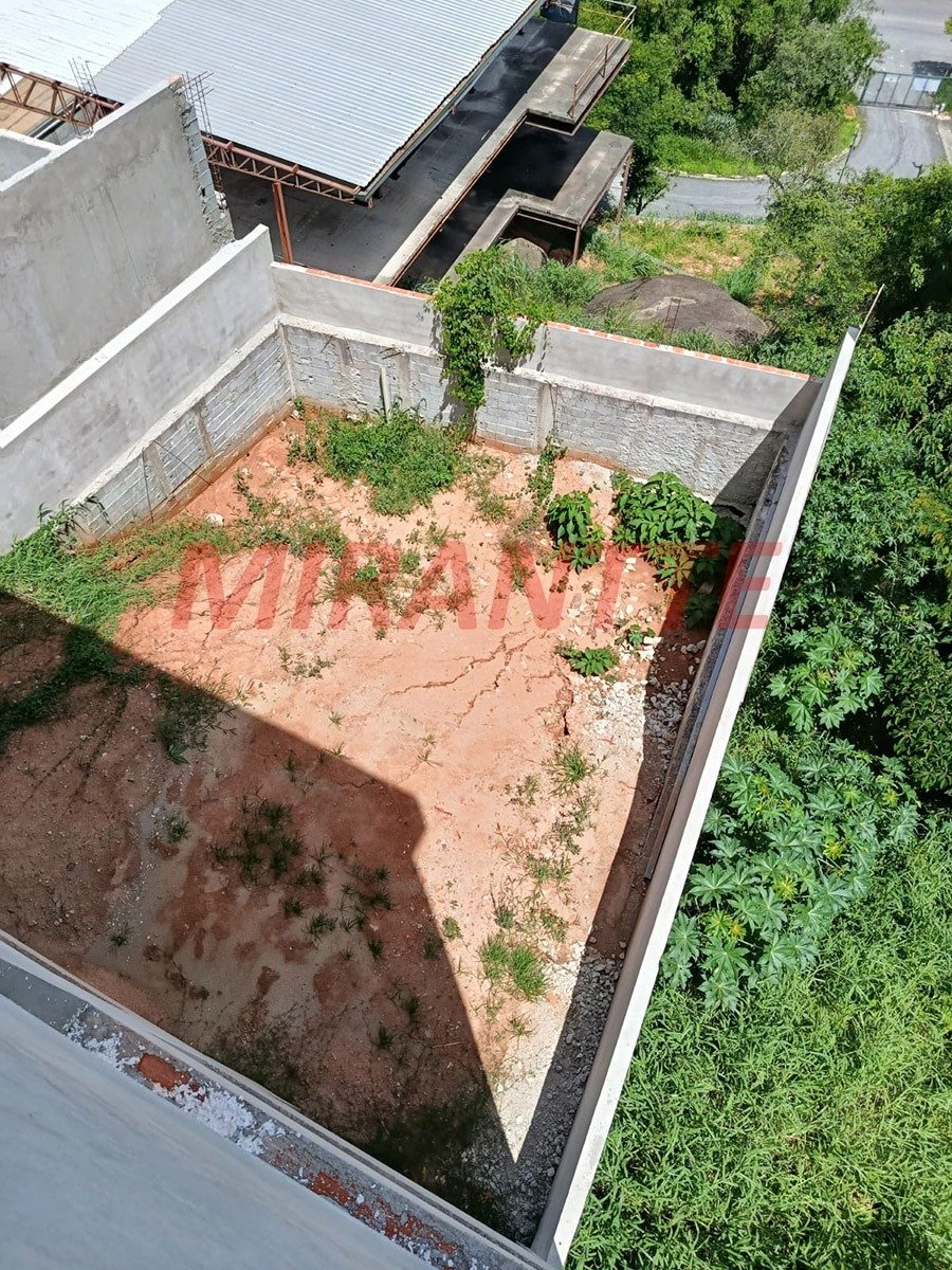 Cond. fechado de 353m² com 3 quartos em Vila Francos
