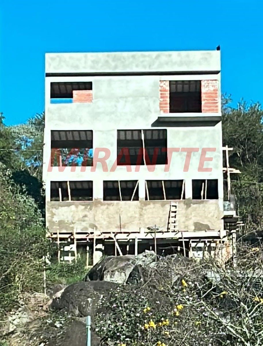 Cond. fechado de 353m² com 3 quartos em Vila Francos