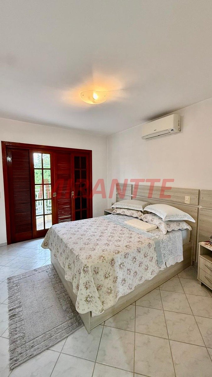 Sobrado de 235m² com 3 quartos em Vila Maria Alta