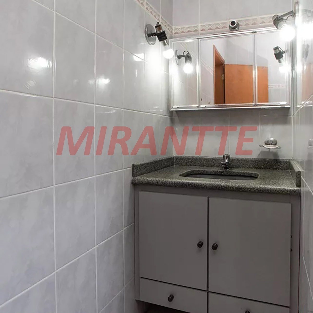 Sobrado de 130m² com 3 quartos em Vila Mazzei