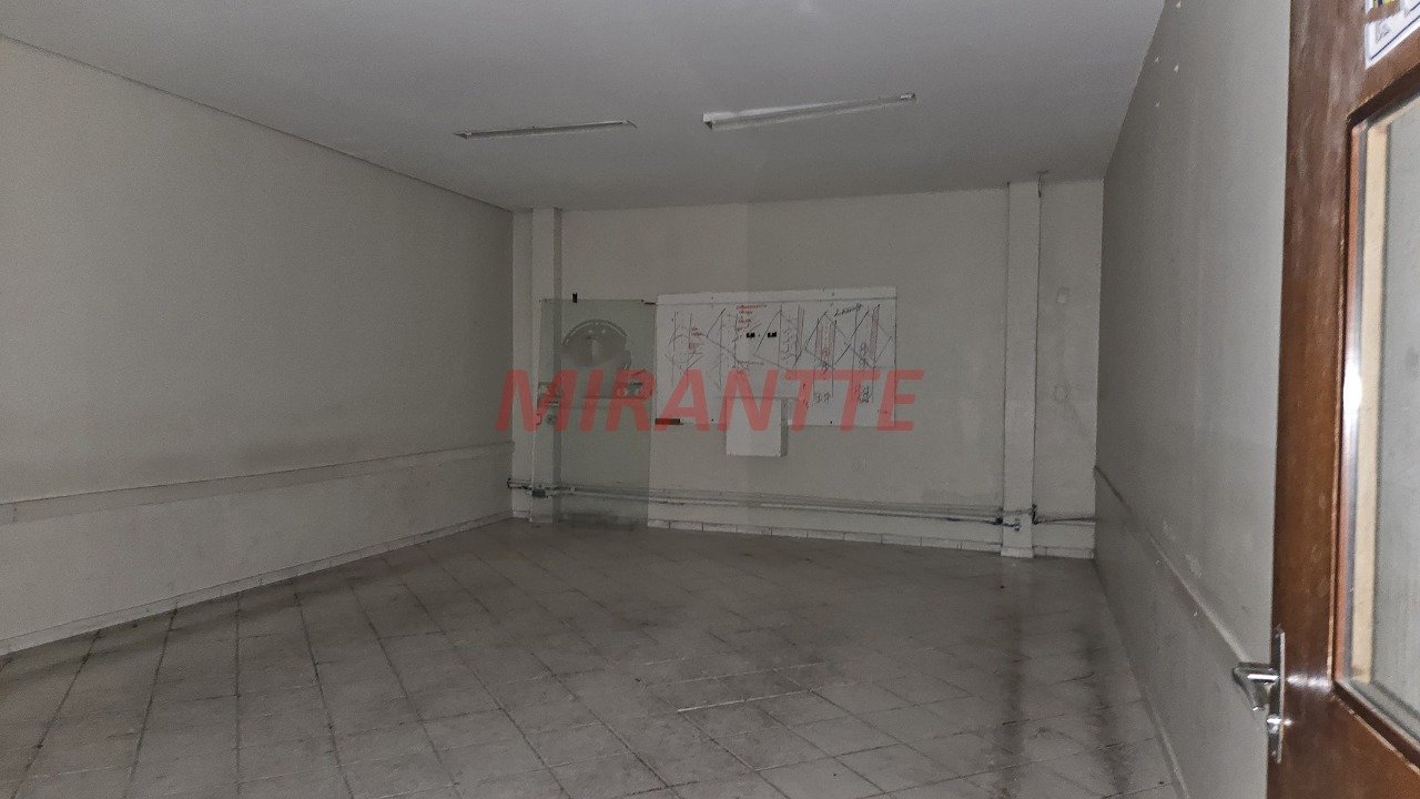 Comercial de 250m² em Santana