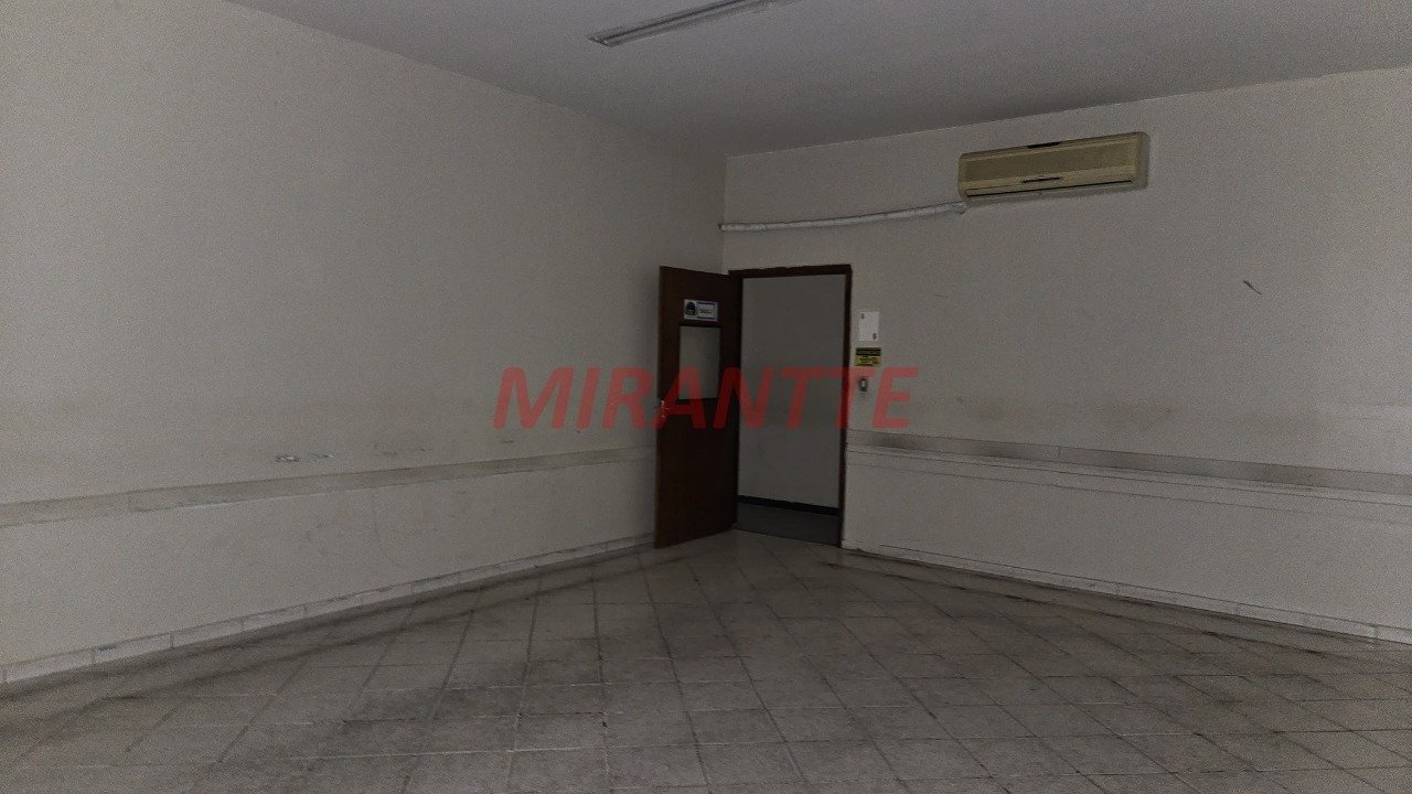 Comercial de 250m² em Santana