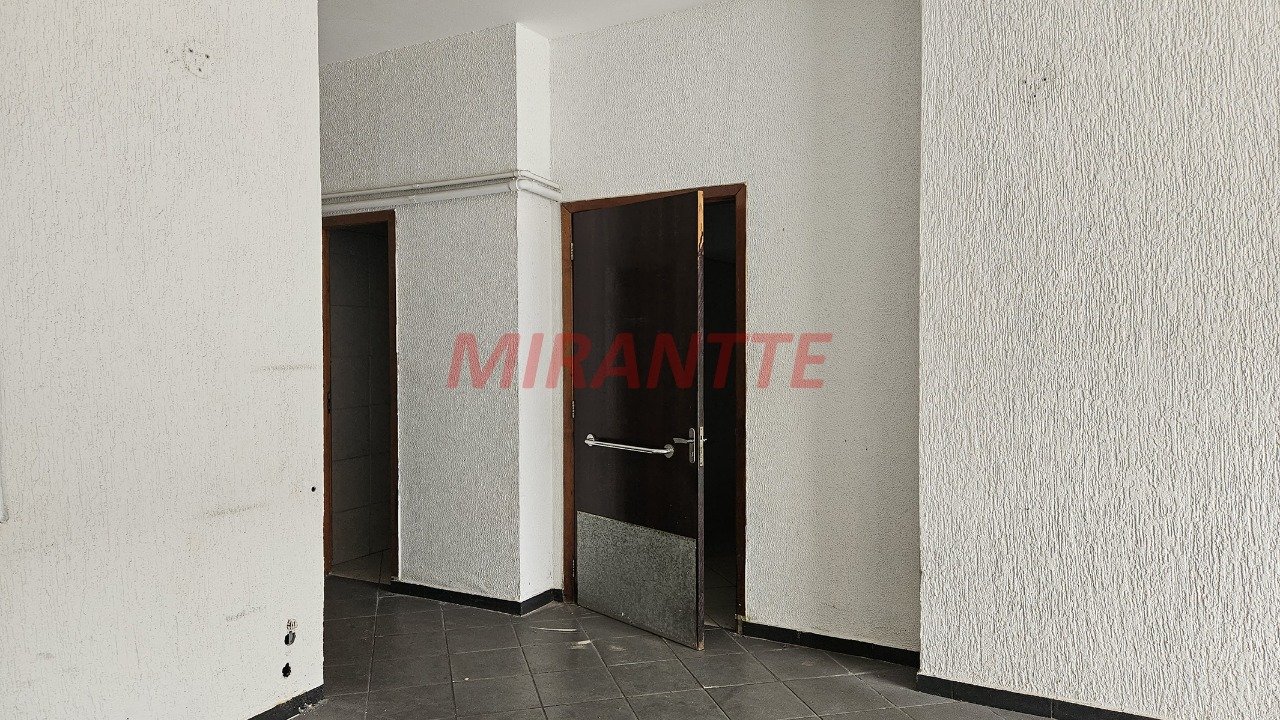 Comercial de 250m² em Santana
