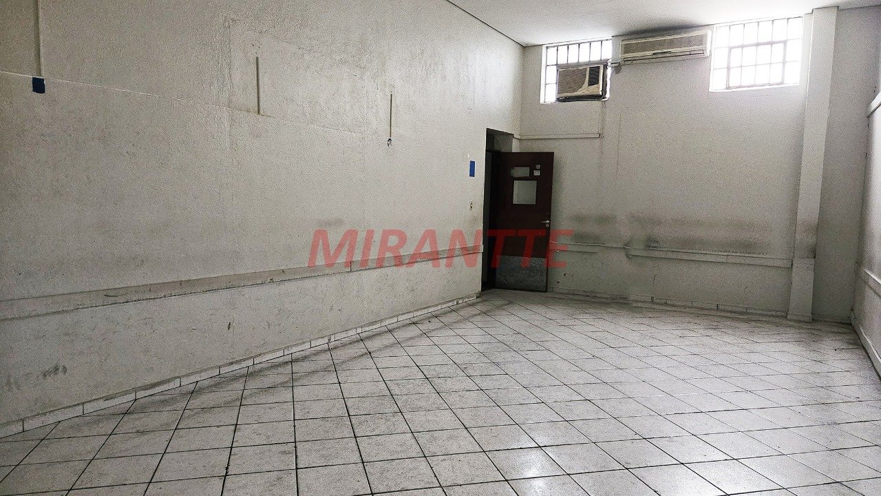 Comercial de 250m² em Santana