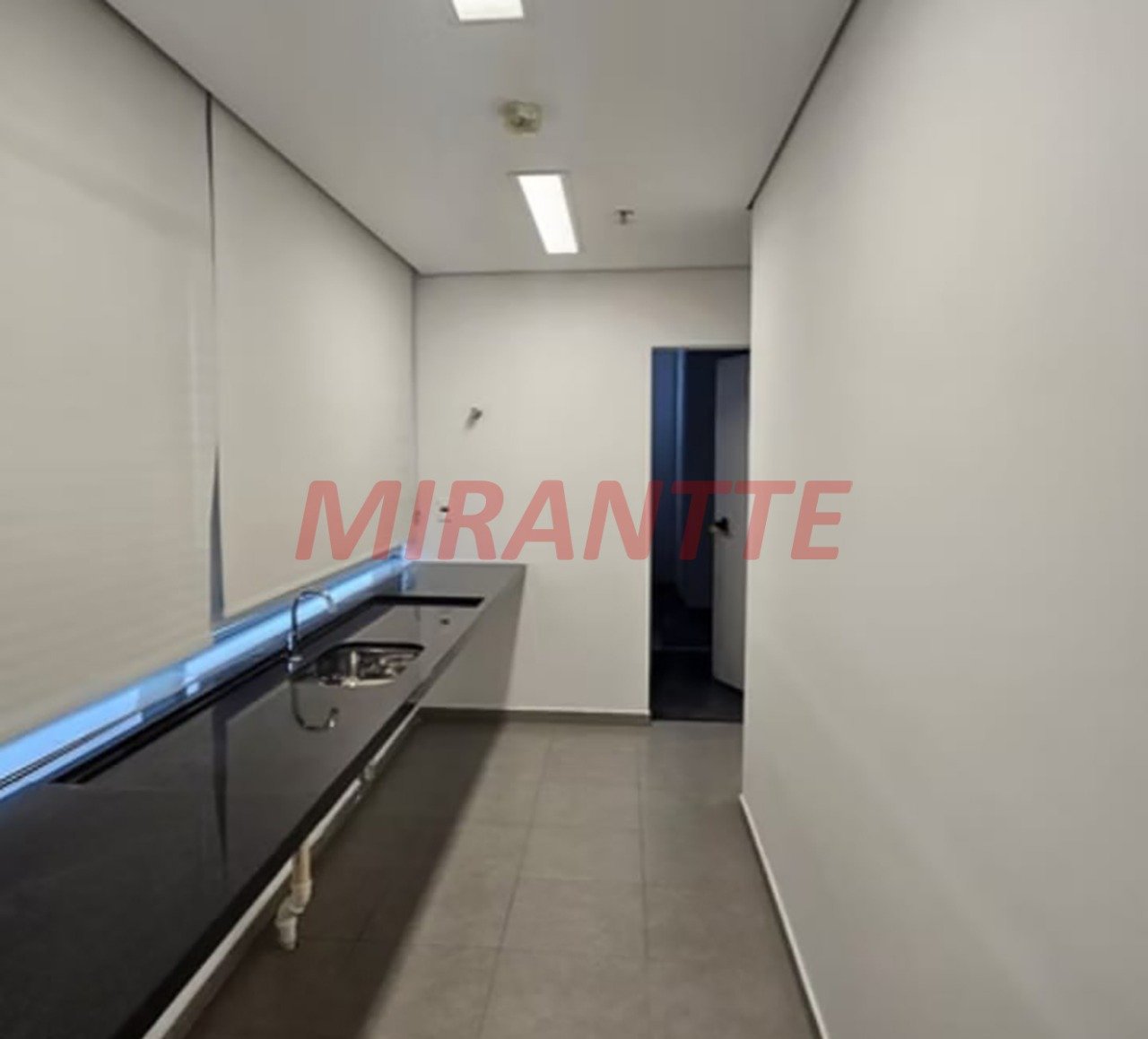 Comercial de 1430m² em Lapa De Baixo