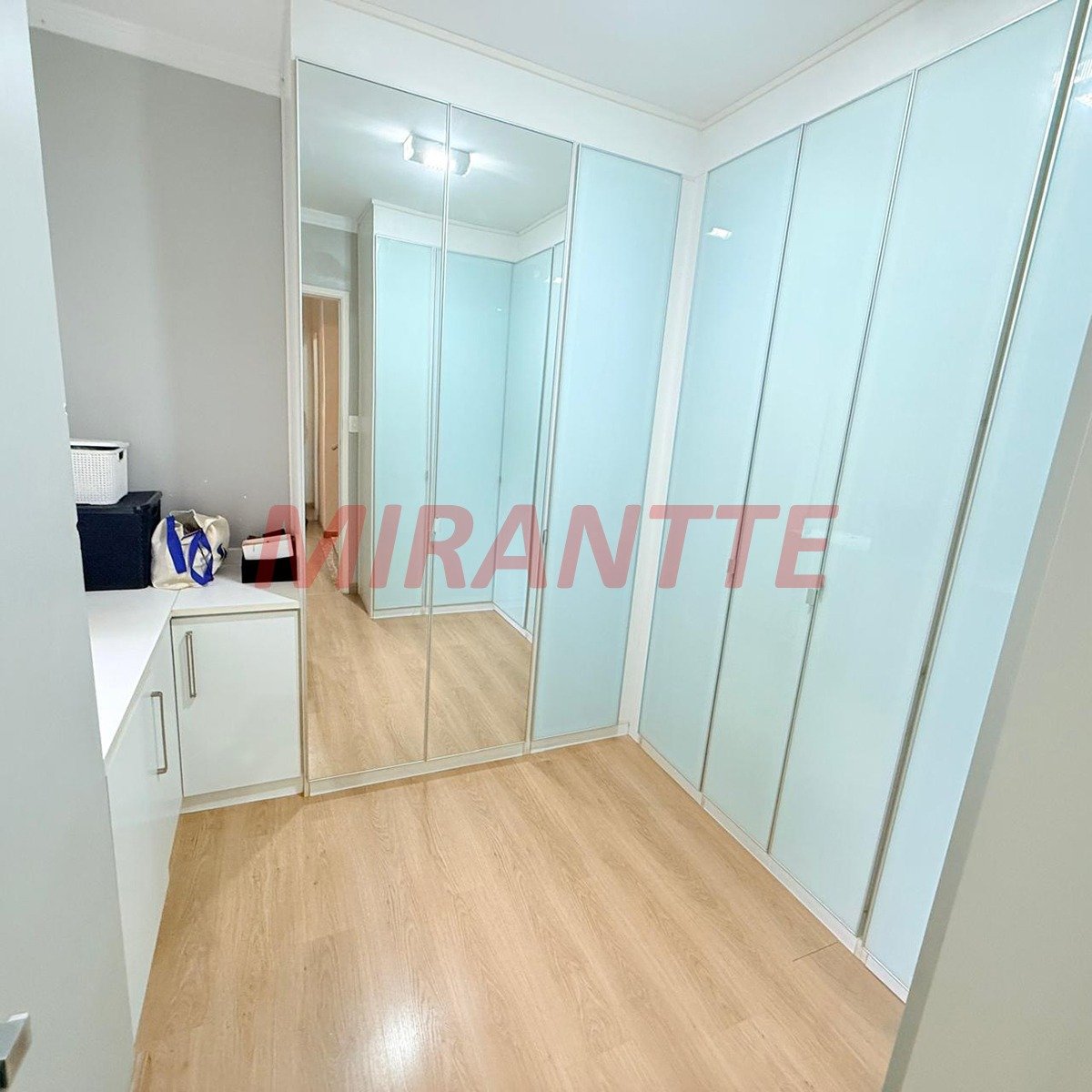 Cond. fechado de 175m² com 3 quartos em Chora Menino